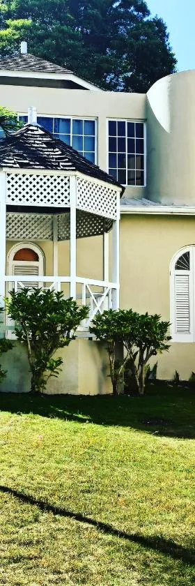 Columbus Heights Apt 26 F, Hotel in Ocho Rios