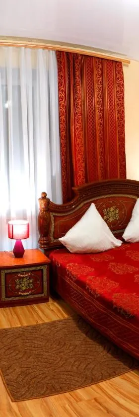 De Luxe, Hotel in Chmilnyk