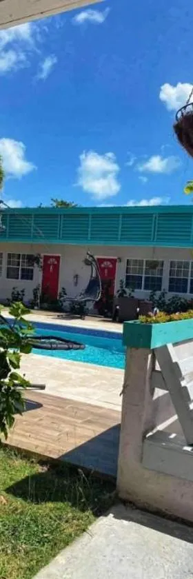 Georges Royal Inn, Hotel in Frederiksted