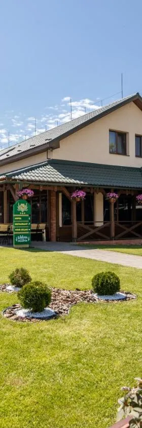 Praktik Hotel & Restaurant, Hotel in Berehowe