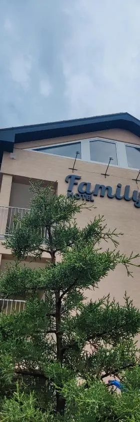 Family Hotel, Hotel in Hrybiwka