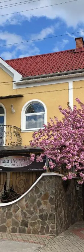 Mala Praha, Hotel in Uschhorod