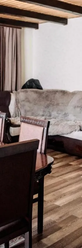 Стежка в гори, Hotel in Werchowyna