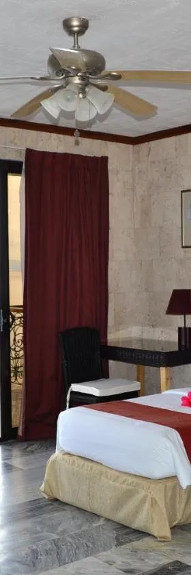 Eden Resort, Hotel in Santander