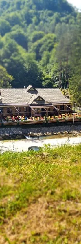 Anin Dvor Šekovići, Hotel in Šekovići