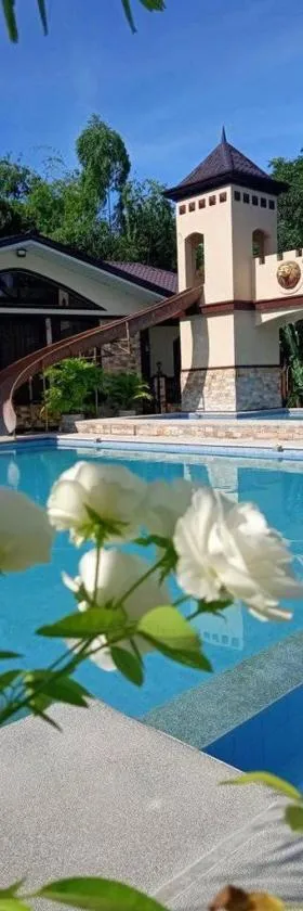 Bella Vista Resort, Hotel in Naguilian