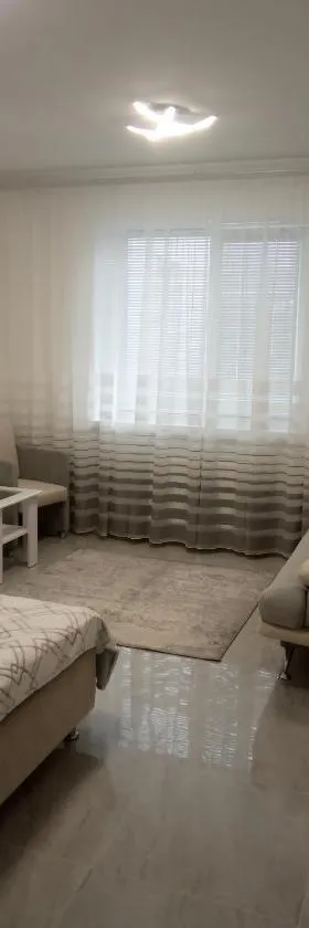 Modern fresh-new appartment near the park Sofievka, Hotel in Uman