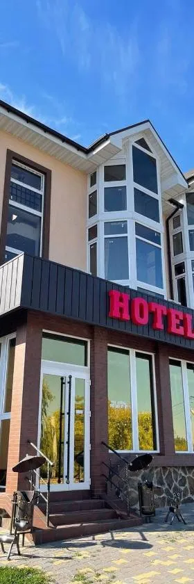 Hotel Chicago, Hotel in Uman