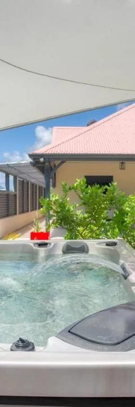 Villa Mabèlo enracinée dans la mémoire ouverte sur le monde, Hotel in Gros-Morne