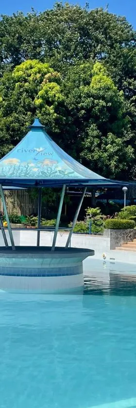 Riverview Resort and Conference Center, Hotel in Calamba