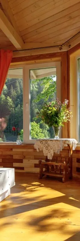 Хата Різьбяра - Закуток, Hotel in Beloberëzka