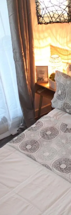 A2J Huge Modern Luxury 2BR Balcony Suite Near Ever Gotesco, Hotel in Manila