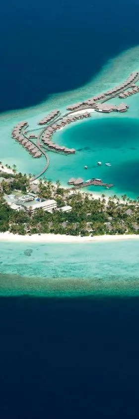 Constance Halaveli, Hotel in Hangnaameedhoo
