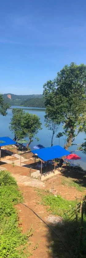 Lake Wave Cottage & Restaurant, Hotel in Deorāli