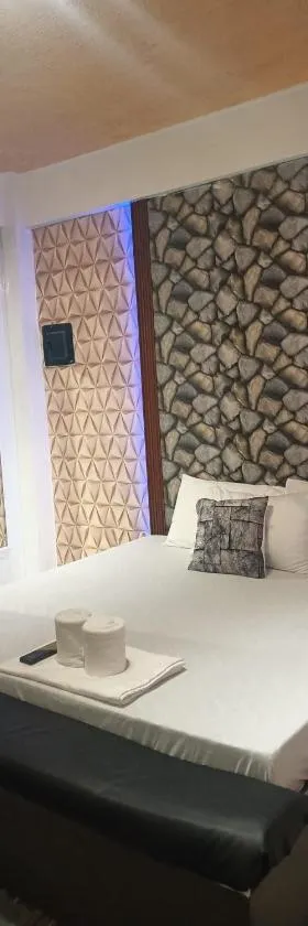 DJCI Apartelle Walk to Robinson & NE Pacific Mall 3 Min to SM Cabanatuan, Hotel in Cabanatuan