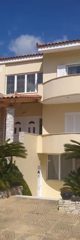 VILLA ALKMINI NEAR THE AIRPORT, Hotel in Brauron