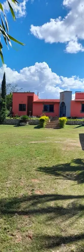 Villa lirios, Hotel in Valladolid