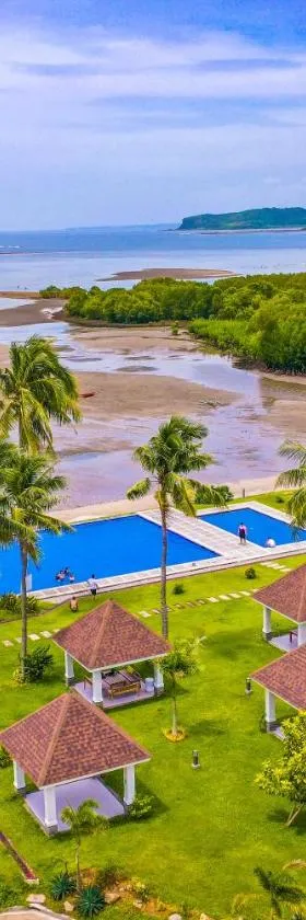 El Pueblo De Hermano by Cocotel, Hotel in Lian