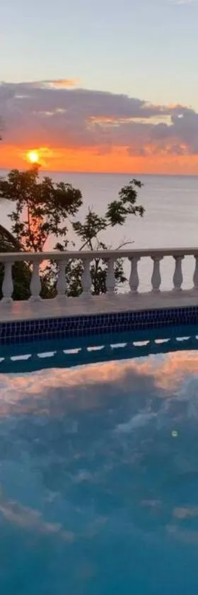 Oceanfront 3 bedrooms, 4beds, AC, WiFi, luxury villa, Hotel in Woodlands