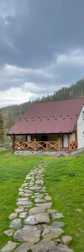 Медові Карпати, Hotel in Oryavchyk