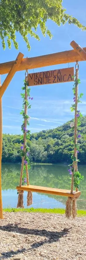 Jezero Sniježnica - Vikendica, Hotel in Sniježnica