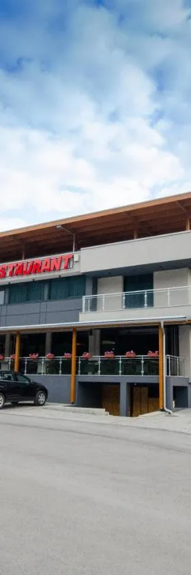 Hotel Kavalir, Hotel in Žepče