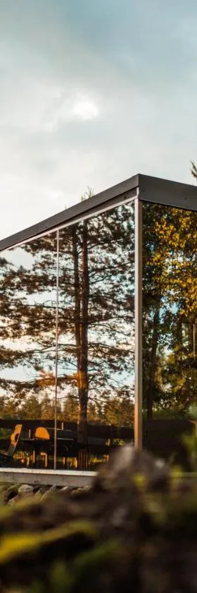 Mirror house, Hotel in Tīnūži