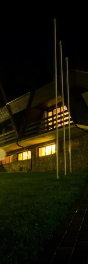 Silmači, Hotel in Launkalne