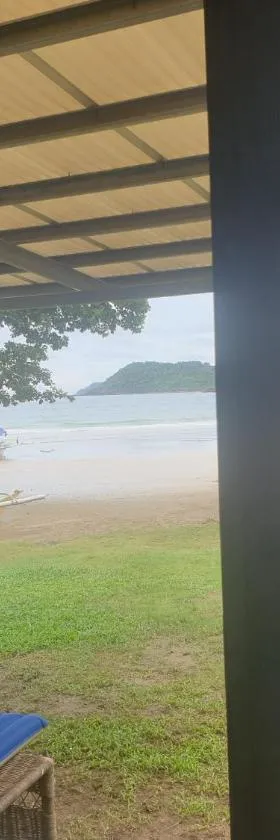 Tupi's Beachfront Home 2BR, Hotel in Bacungan