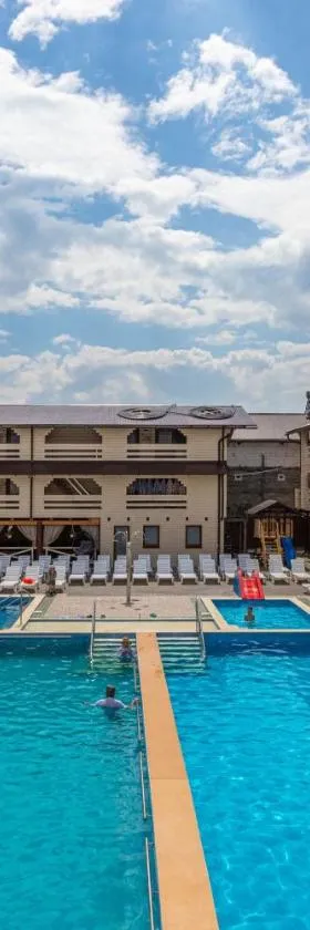 Золотий Павлін, Hotel in Solotwyno