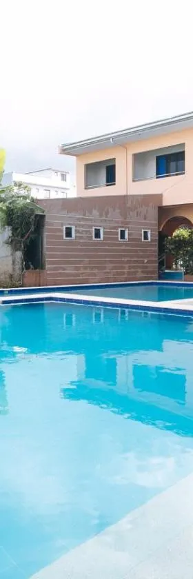 RedDoorz Plus near Municipality of Luisiana Laguna, Hotel in Laguna