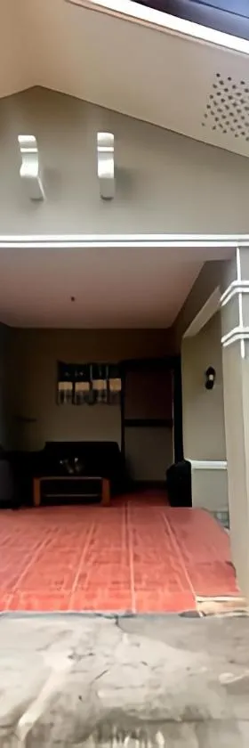 Casita Mia - Guest House for 9pax with WIFI, NETFLIX, YOUTUBE, KARAOKE, CAN COOK and BBQ, Hotel in Malolos