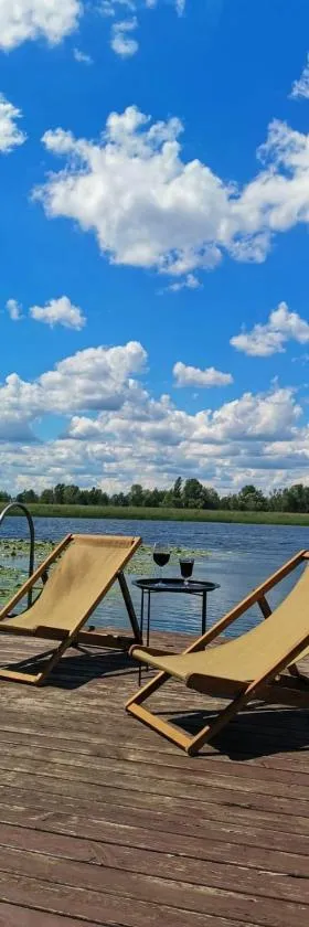 Дом в лесу на берегу Днепра для отдыха с купелью на дровах, аппартоменты, Hotel in Budishche