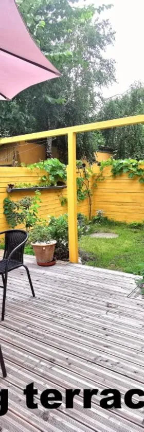 The FIG Studio - "Den Gule Svane" Guest House - near Rønne & Beach, Hotel in Rønne