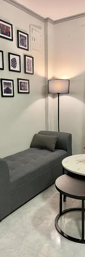 Modern Vacation Home Apartelle Near Centro, Hotel in Iriga
