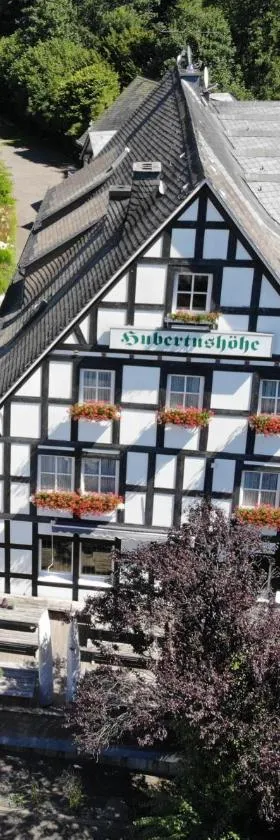 Hotel & Gasthof Hubertushöhe - Ihr Hotel für Urlaub mit Hund, Hotel in Schmallenberg