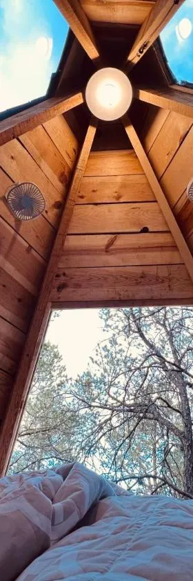 Pequeña cabaña mágica con chimenea interior, Hotel in Arteaga