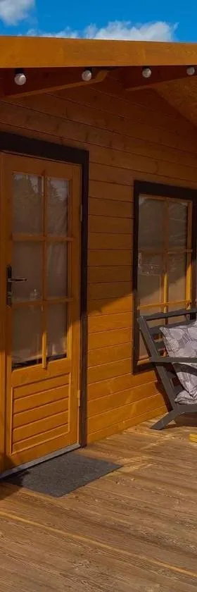 Starp debesīm un zemi, Hotel in Krāslava