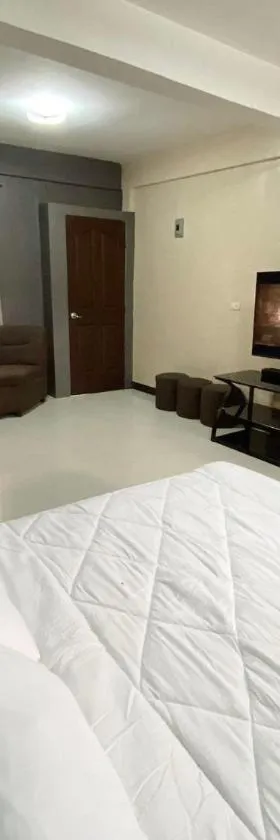 Adam's Hotel Apartment, Hotel in Pandi