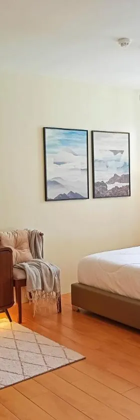 Spacious 36sqm Studio with 65" TV Netflix Karaoke and Pool Access Near Airport and Samal Ferry, Hotel in Dasag