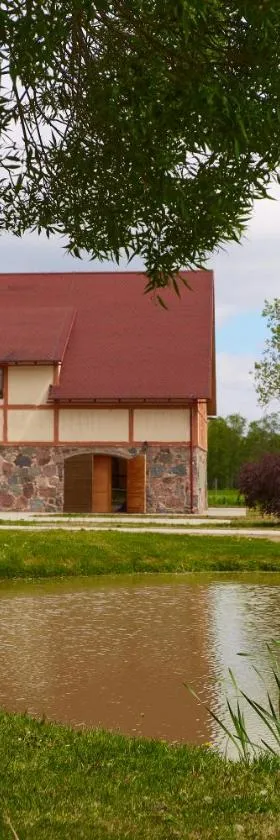 Juku Dzirnavas, Hotel in Zutēni
