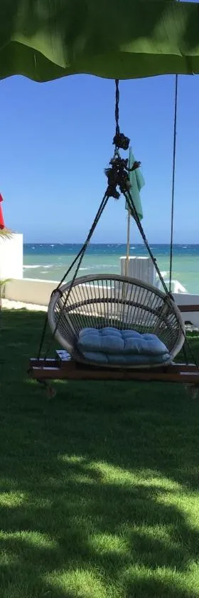 BambooBeachVilla1 AC New OCEANFRONT POOL sunsetview garden kitchen SATELLITE STARLINK WI-FI, Hotel in Dimiao