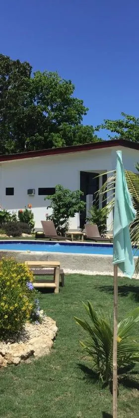 BambooBeachVilla2 AC NEW OCEANFRONT POOL sunsetview garden kitchen SATELLITE STARLINK WI-FI, Hotel in Dimiao