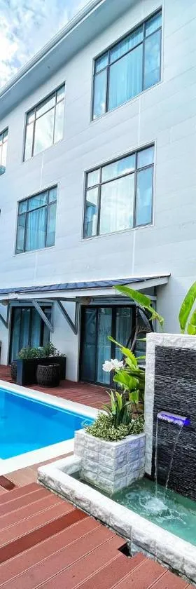 Siargao Seasky Resort, Hotel in Catagnan