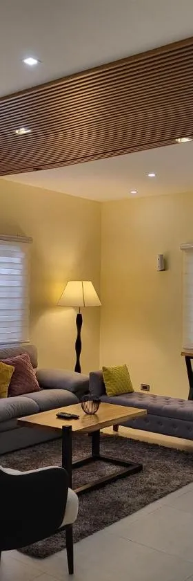 Luxury 3BR Villa w Plunge Pool near SM Batangas City- Instagram-Worthy!, Hotel in Batangas City