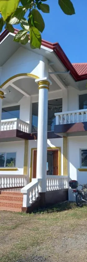 Seven Waves Beachfront Residence, Hotel in Bagbag Oeste