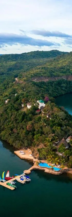 Marina del Sol Resort & Yacht Club, Hotel in Busuanga