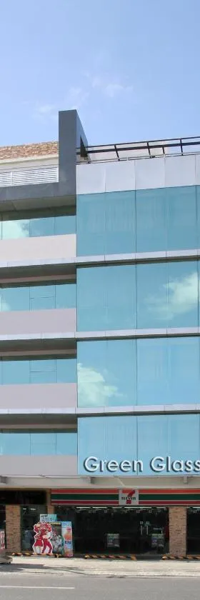 Green Glass Hotel, Hotel in Calamba
