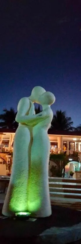 Sunbloom Beachfront Hotel and Restaurant Zambales, Hotel in Sinabacan