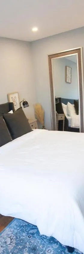 Alafia- Cozy JFK Area Home - This property is a hosted property meaning the host live on site, Hotel in Locust Manor
